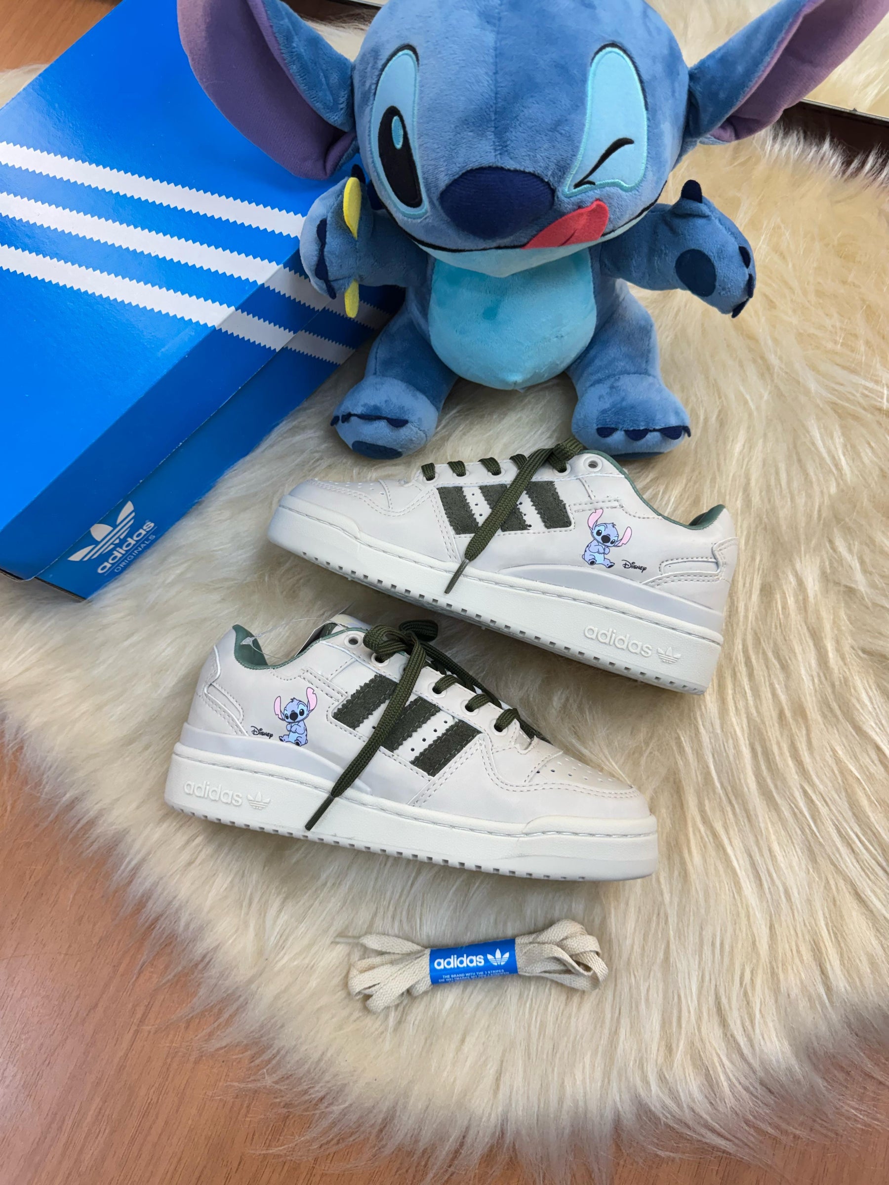 Adidas Fórum "Disney Stitch"